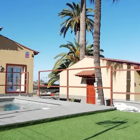 Tapias, Casa Papin * Πουέρτο Ντε Λα Κρουζ